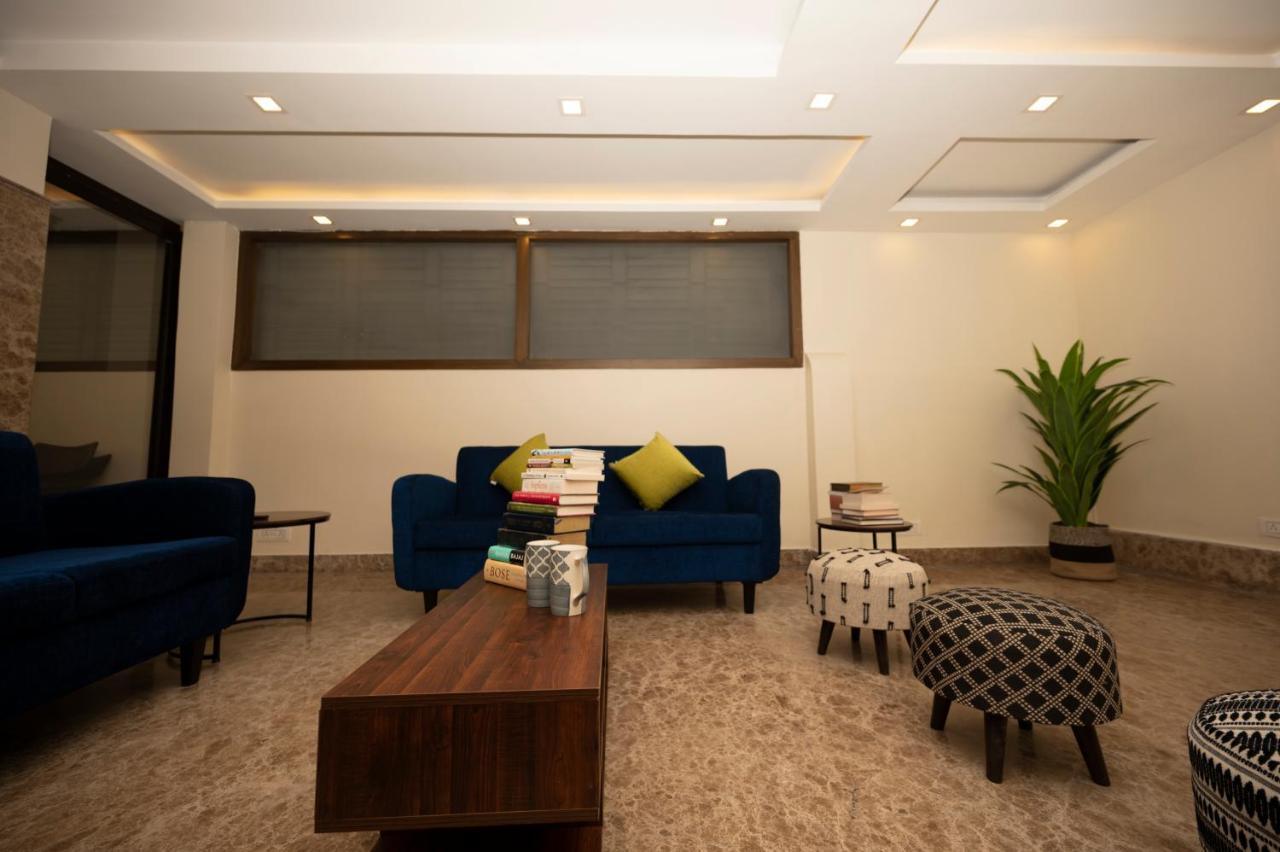 Lakeside Suites Колката Екстериор снимка
