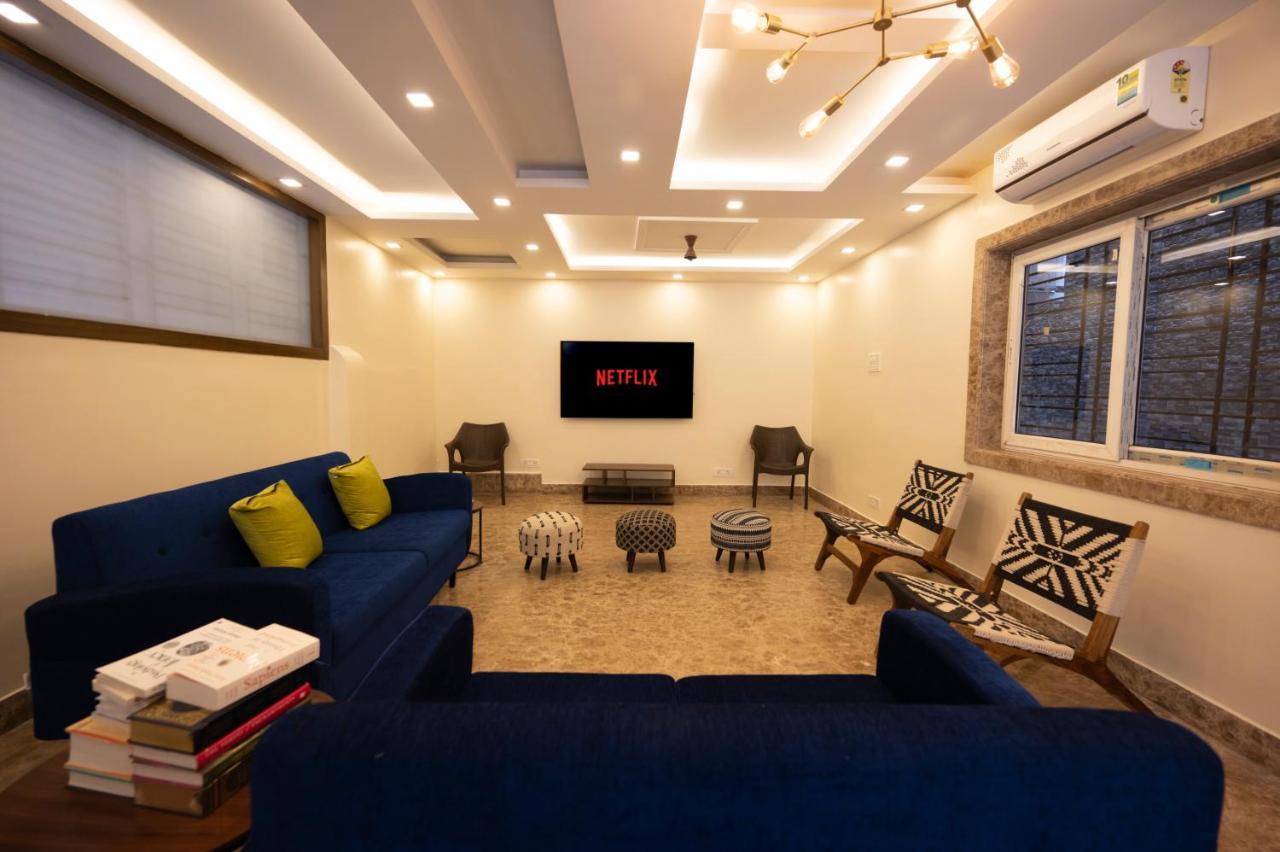 Lakeside Suites Колката Екстериор снимка
