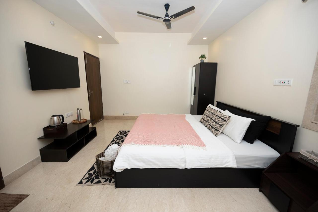 Lakeside Suites Колката Екстериор снимка
