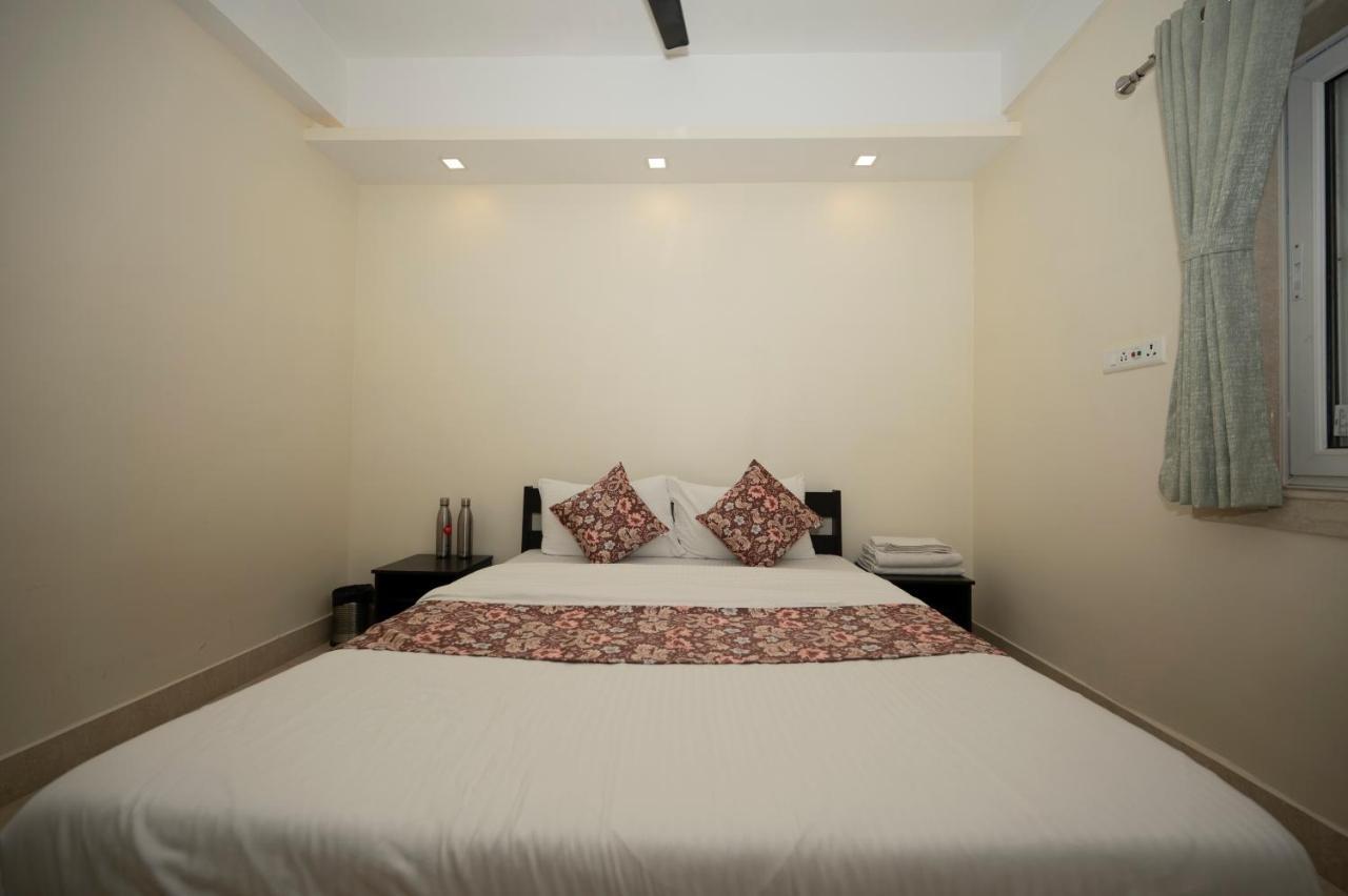 Lakeside Suites Колката Екстериор снимка