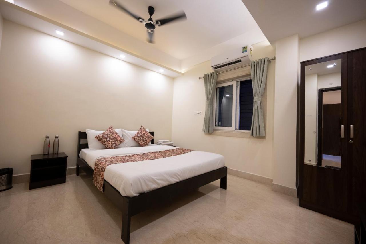 Lakeside Suites Колката Екстериор снимка