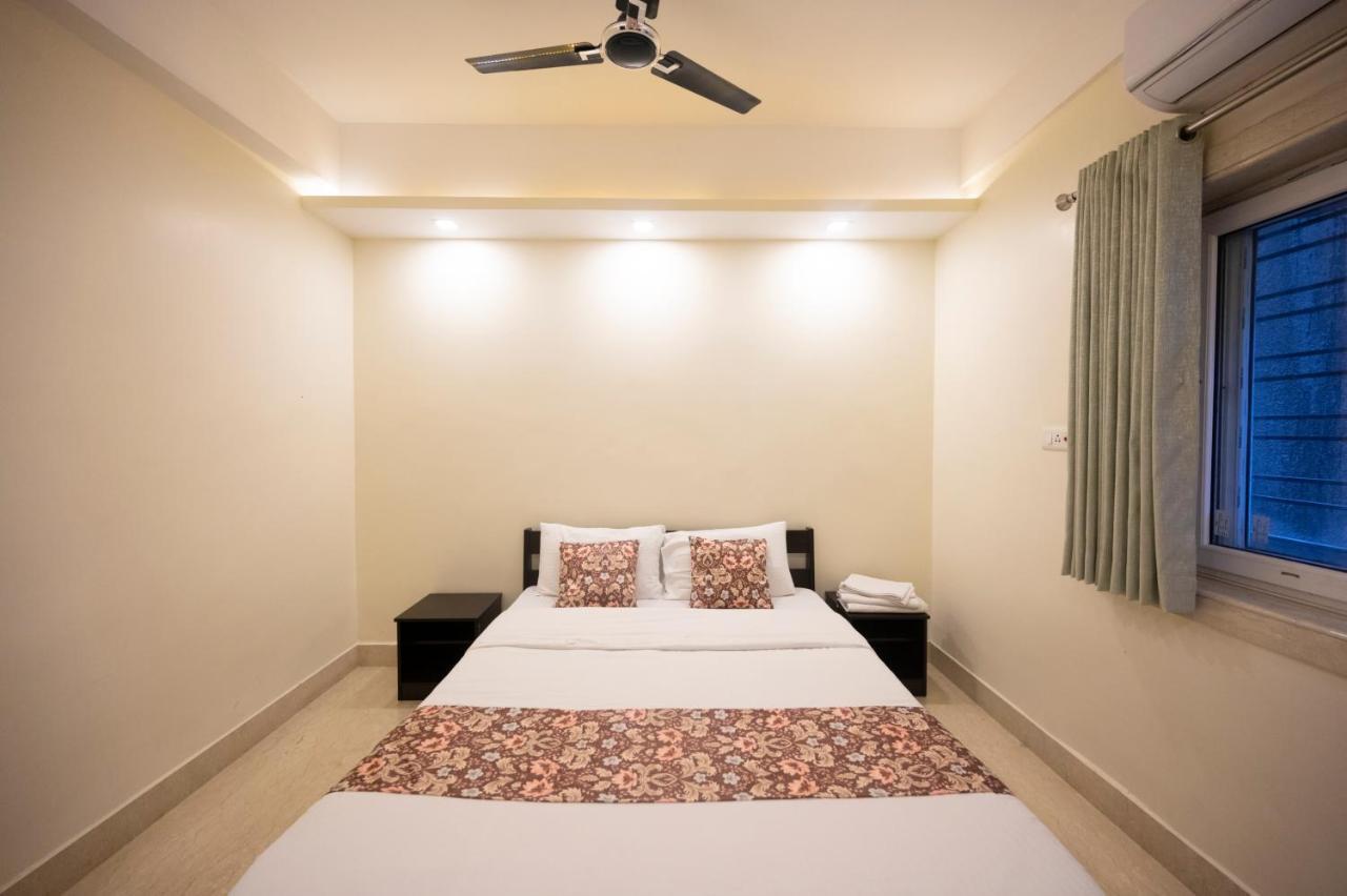 Lakeside Suites Колката Екстериор снимка