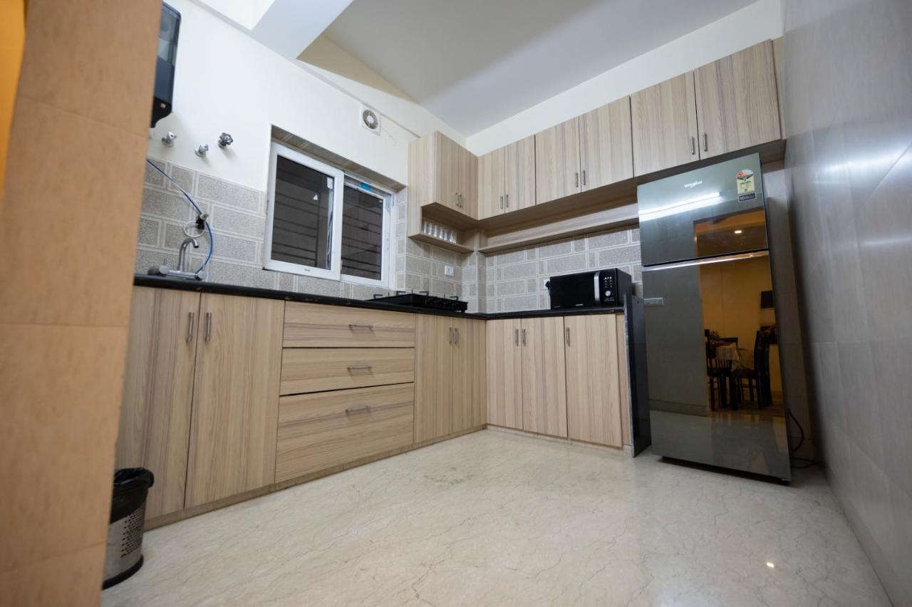 Lakeside Suites Колката Екстериор снимка