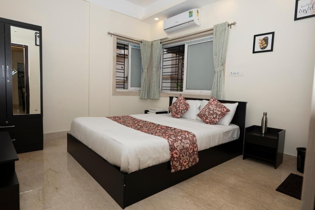 Lakeside Suites Колката Екстериор снимка