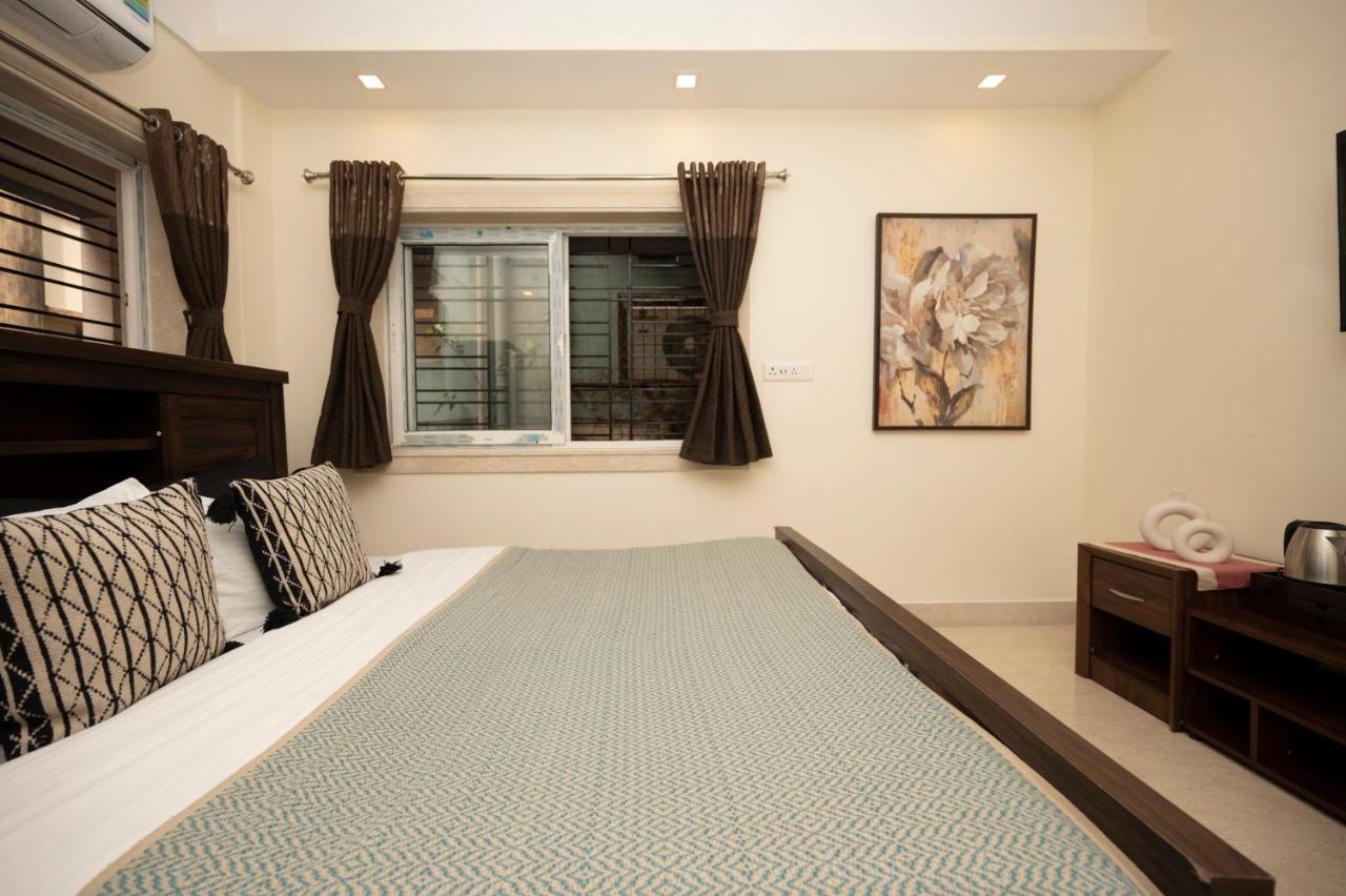 Lakeside Suites Колката Екстериор снимка