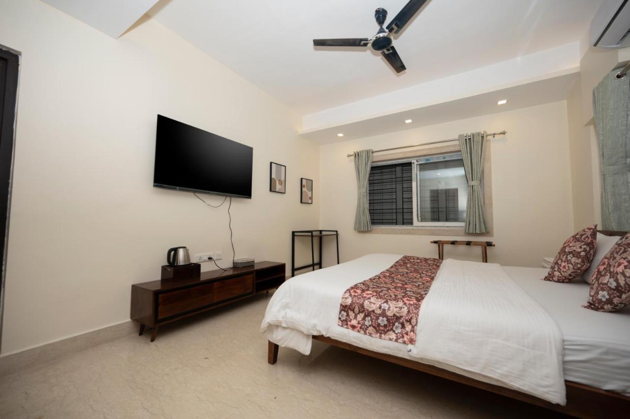Lakeside Suites Колката Екстериор снимка