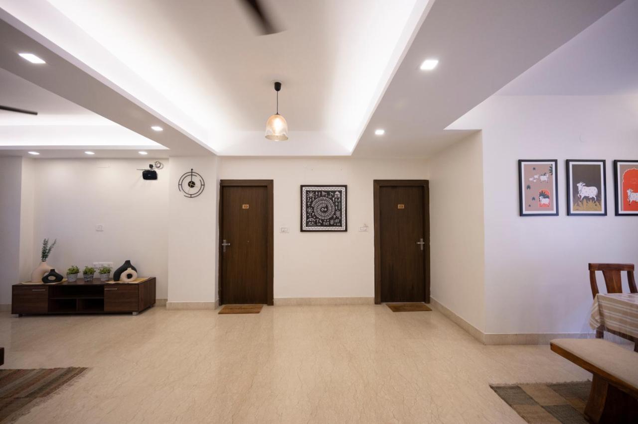 Lakeside Suites Колката Екстериор снимка
