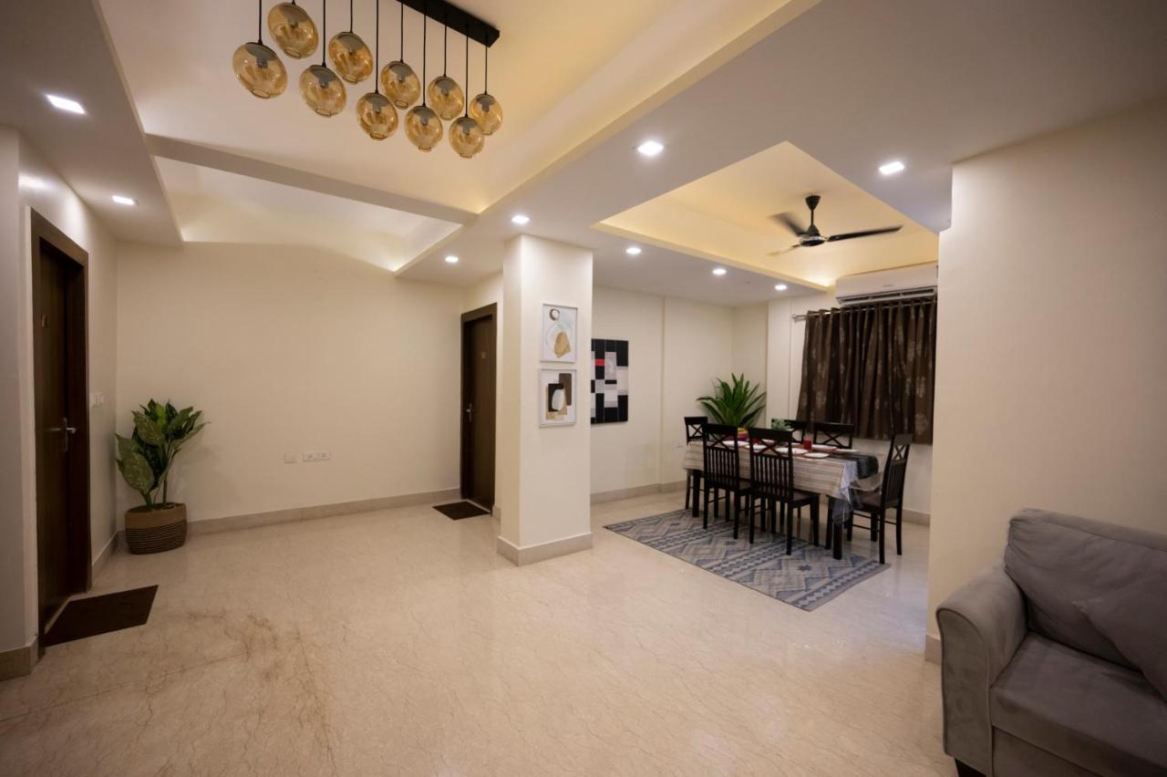 Lakeside Suites Колката Екстериор снимка