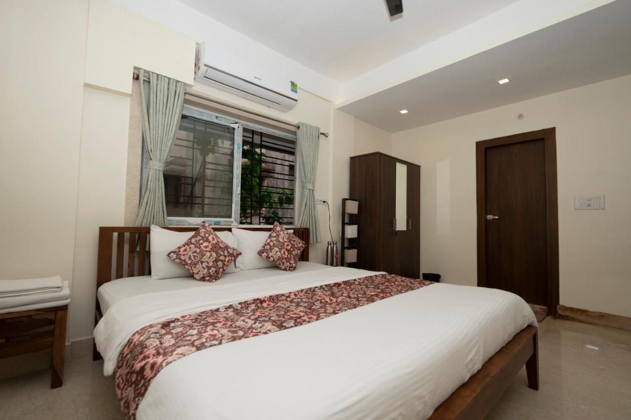 Lakeside Suites Колката Екстериор снимка