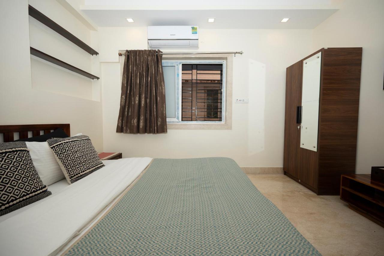 Lakeside Suites Колката Екстериор снимка