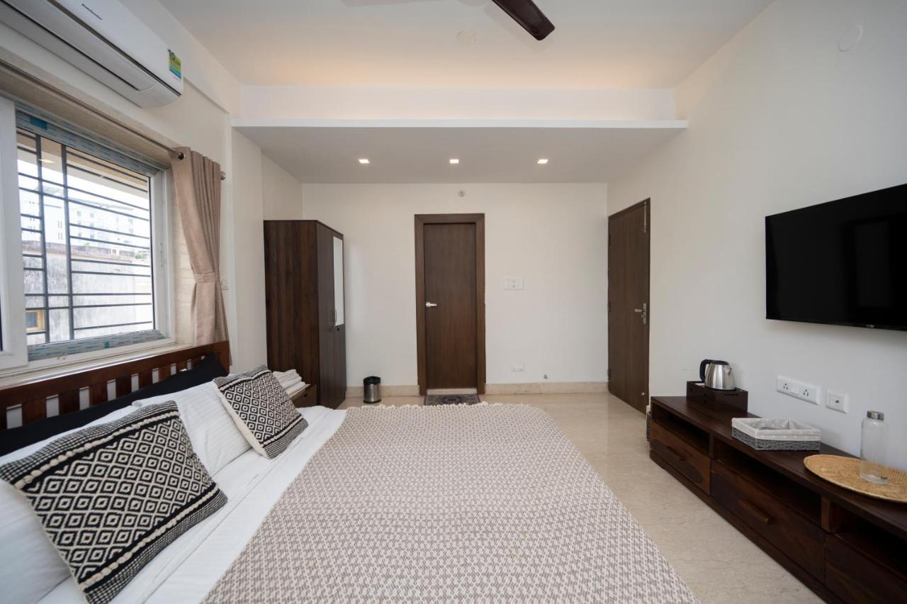 Lakeside Suites Колката Екстериор снимка