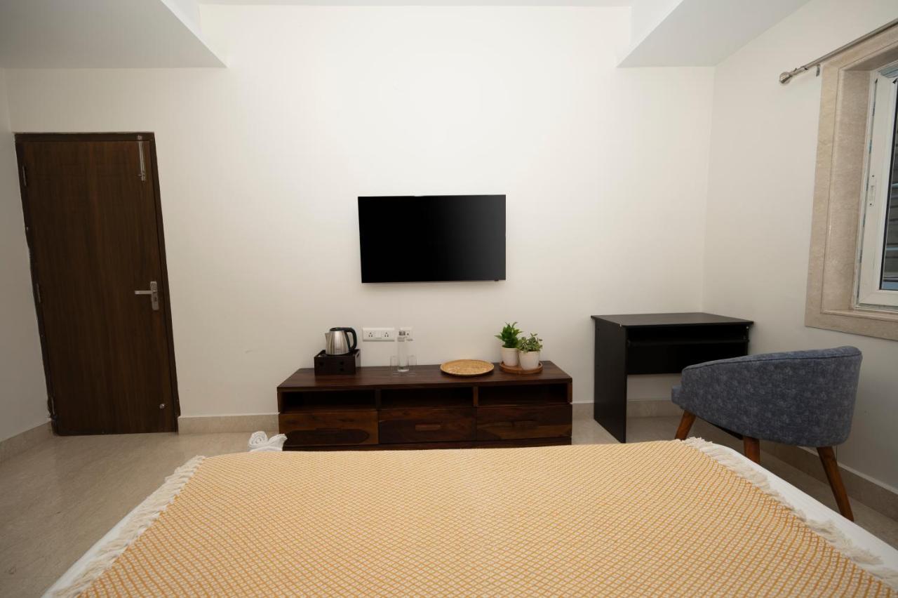 Lakeside Suites Колката Екстериор снимка