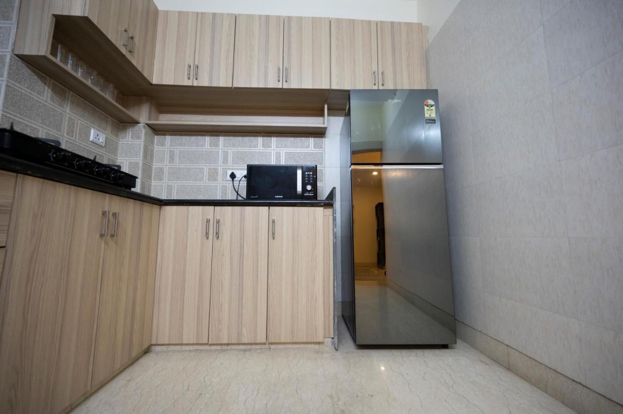 Lakeside Suites Колката Екстериор снимка
