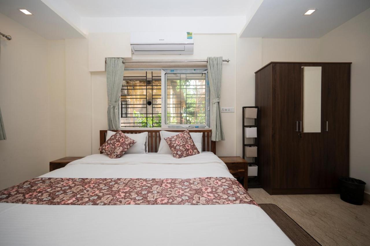 Lakeside Suites Колката Екстериор снимка