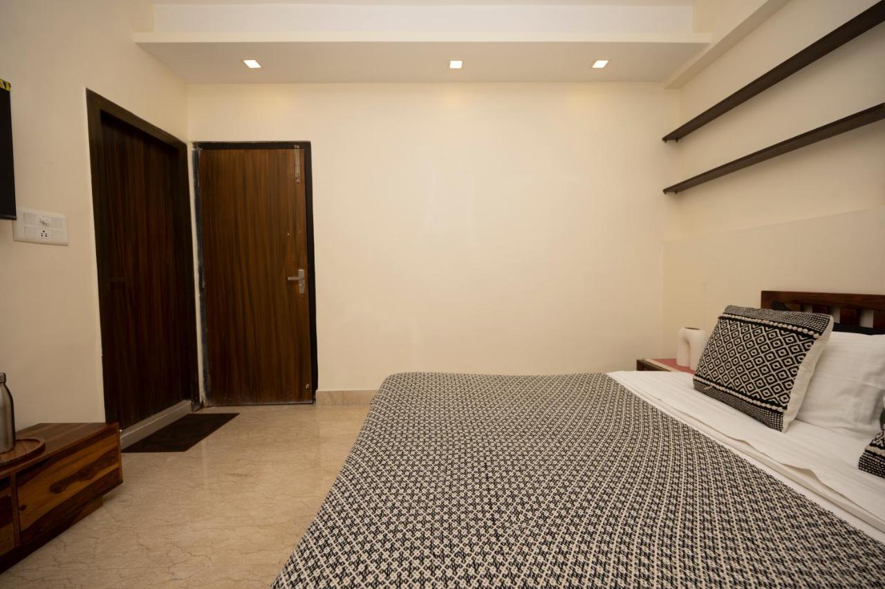 Lakeside Suites Колката Екстериор снимка