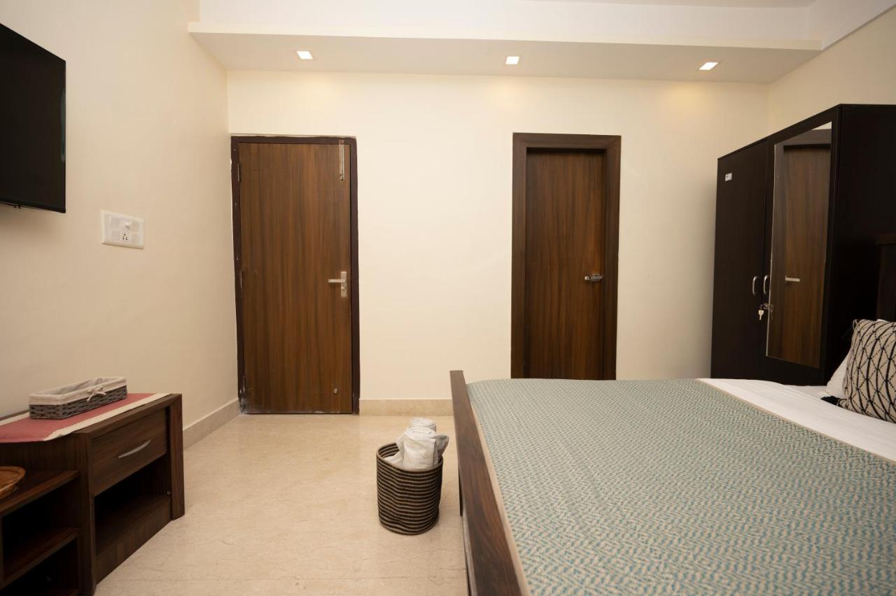 Lakeside Suites Колката Екстериор снимка