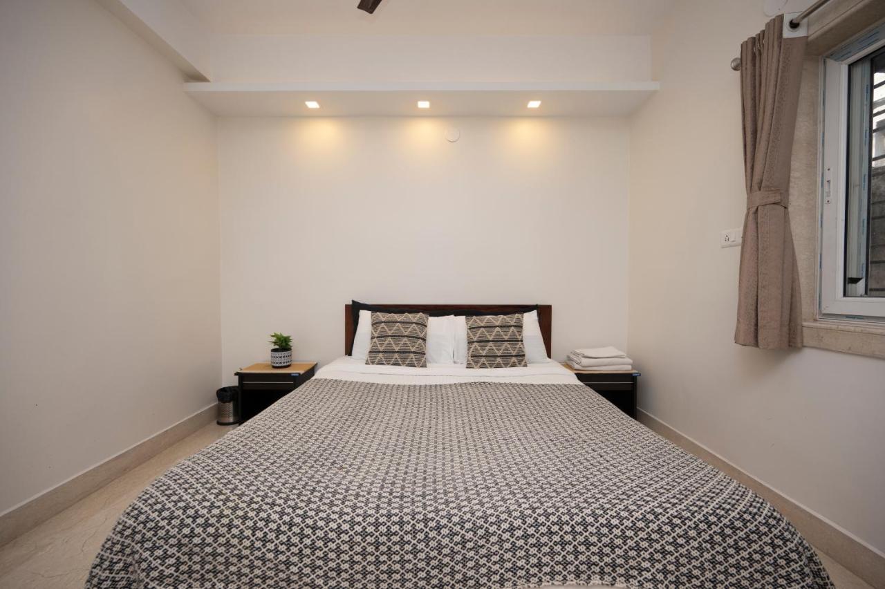 Lakeside Suites Колката Екстериор снимка