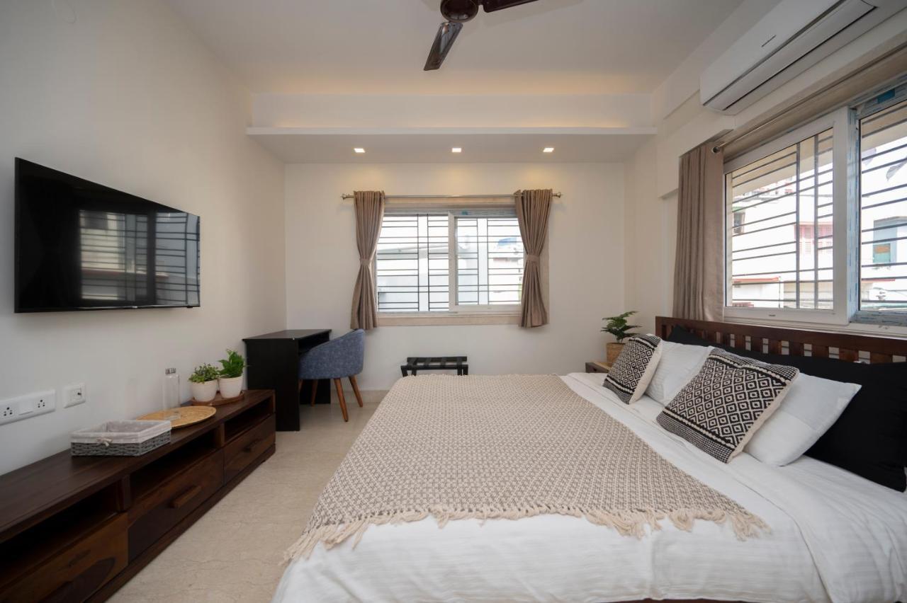 Lakeside Suites Колката Екстериор снимка