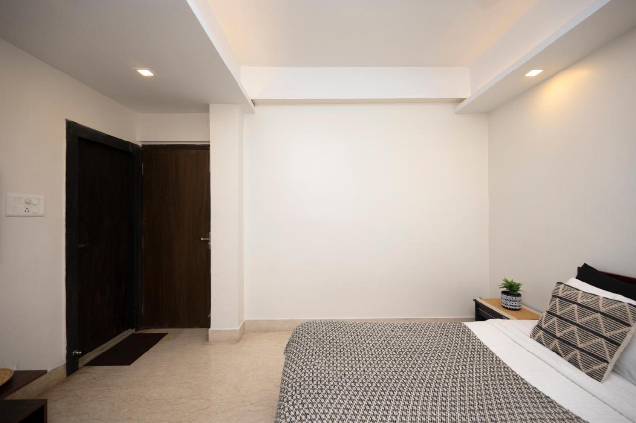 Lakeside Suites Колката Екстериор снимка
