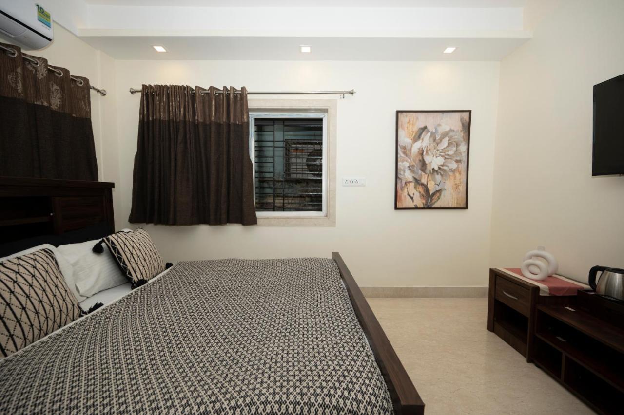 Lakeside Suites Колката Екстериор снимка