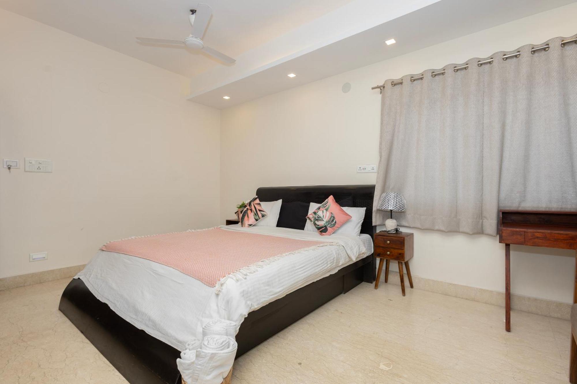 Lakeside Suites Колката Екстериор снимка