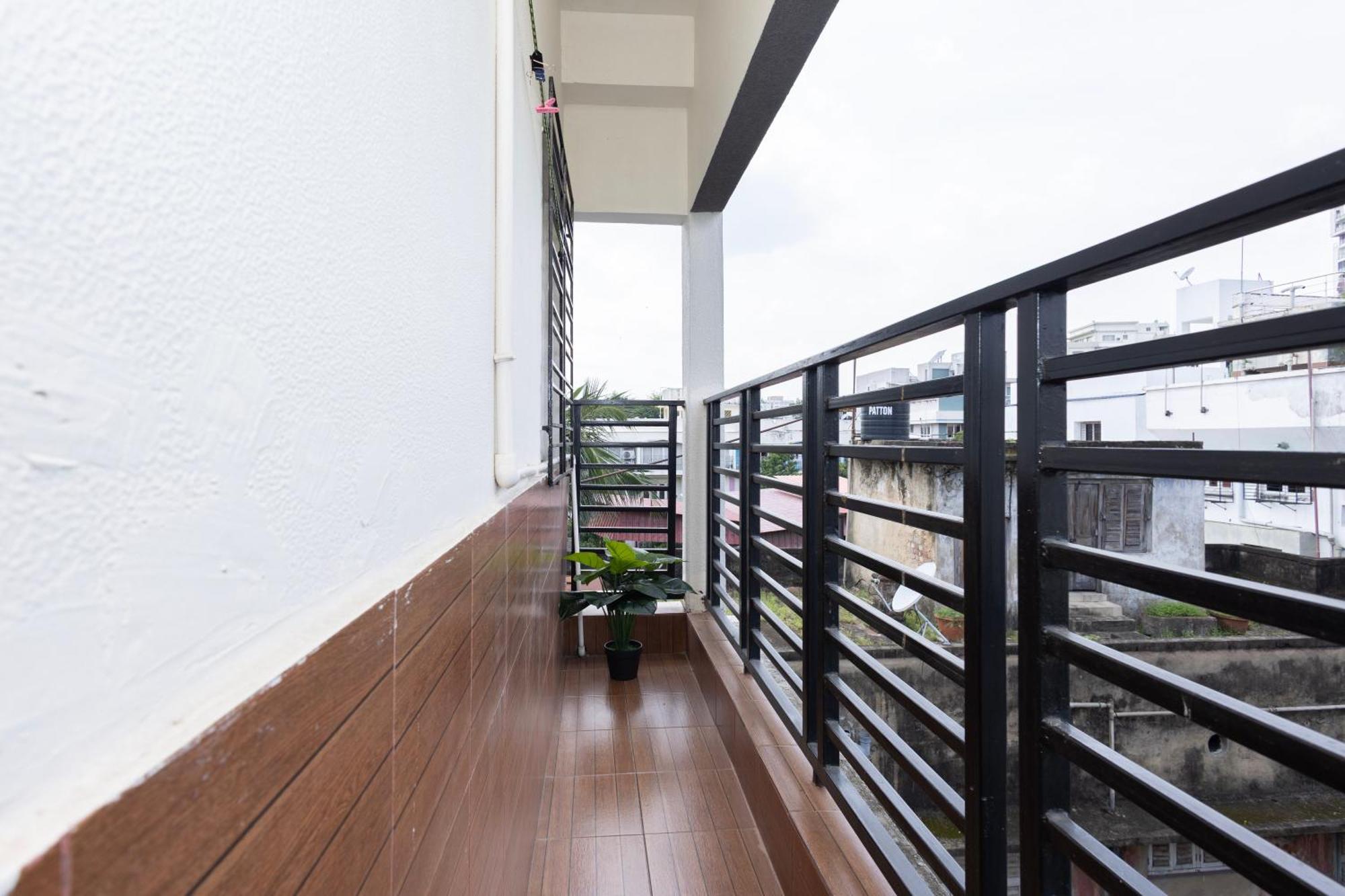 Lakeside Suites Колката Екстериор снимка