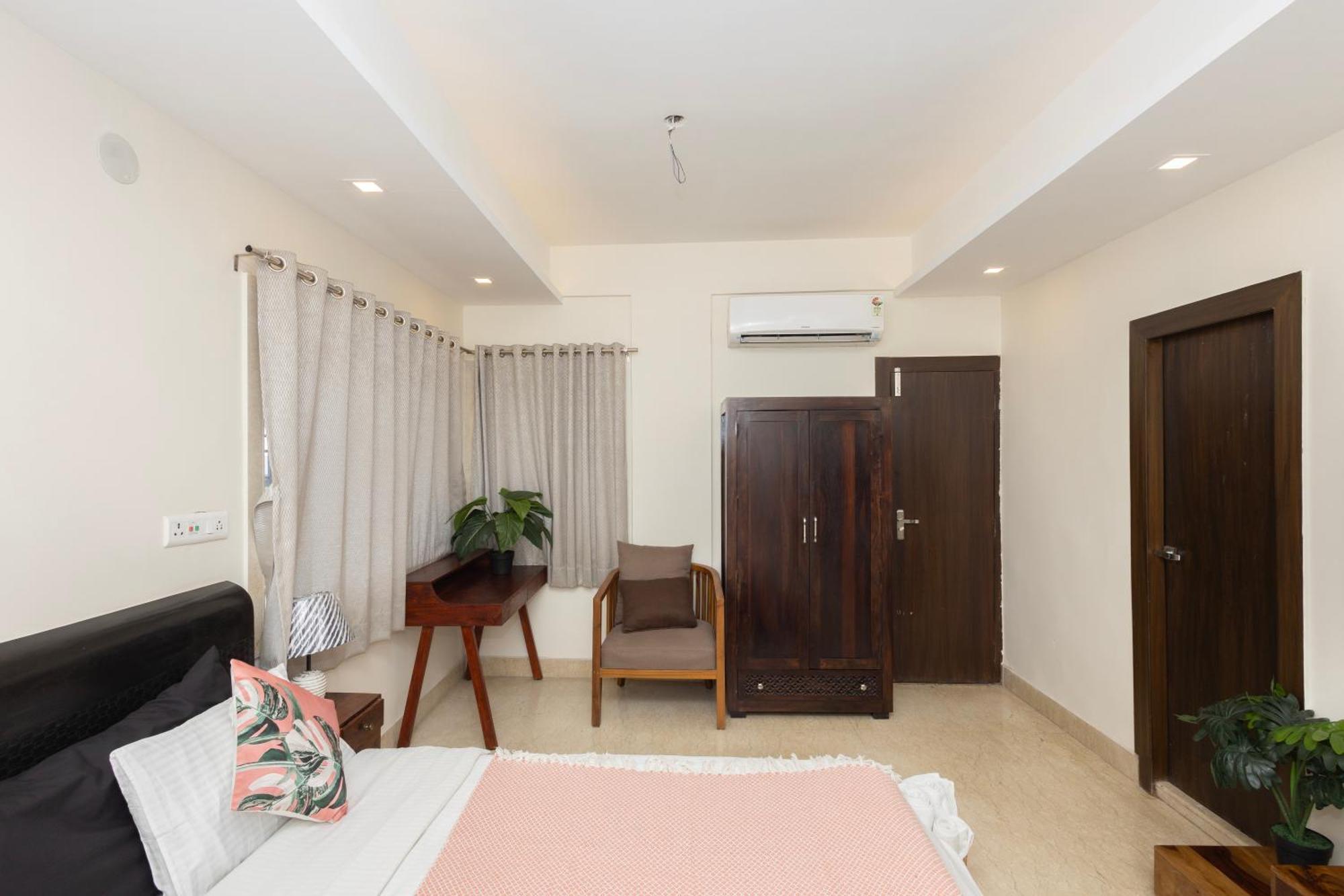 Lakeside Suites Колката Екстериор снимка