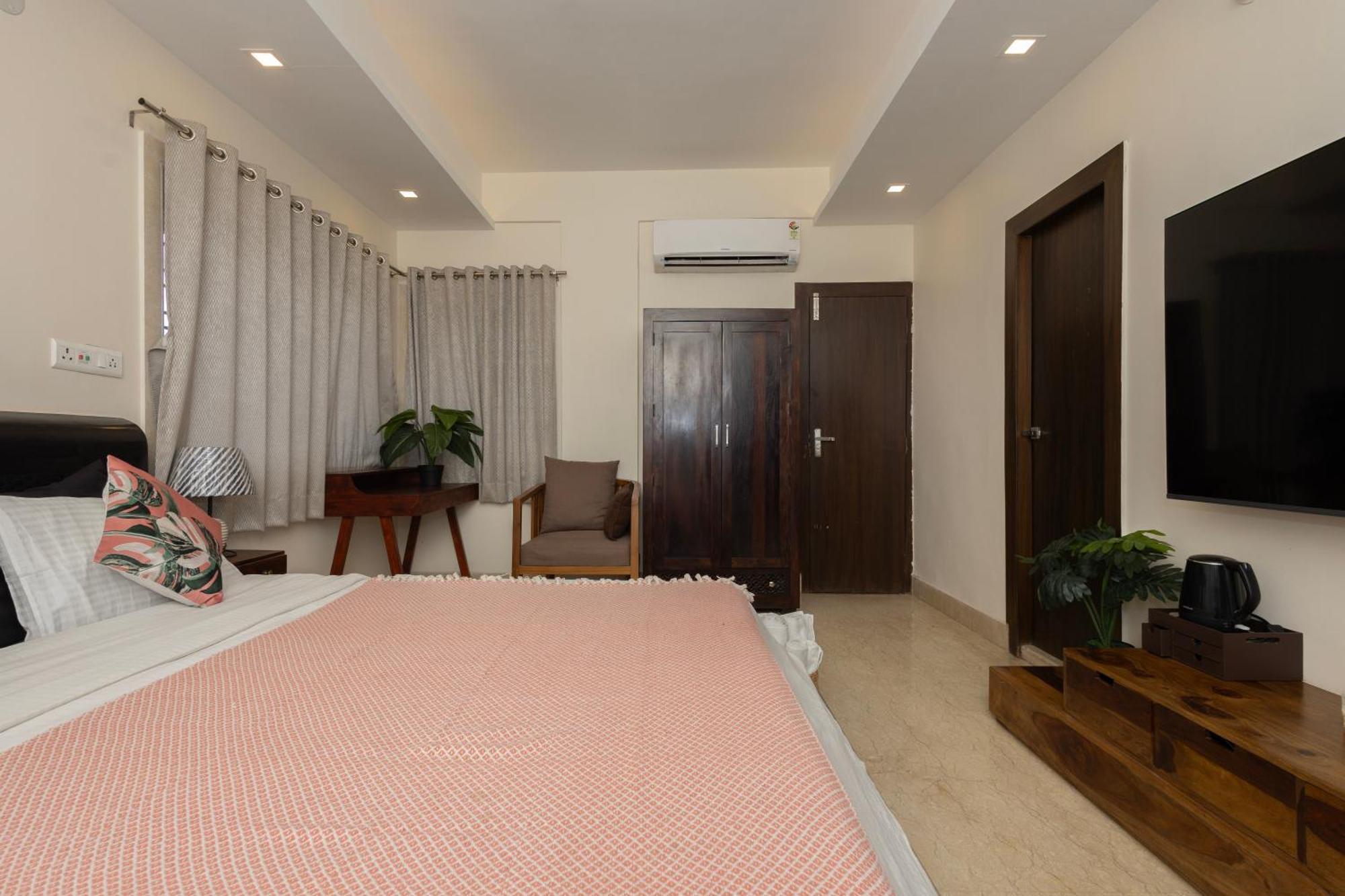 Lakeside Suites Колката Екстериор снимка